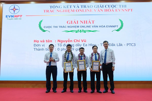 Trao giải cuộc thi trắc nghiệm online văn hóa EVNNPT