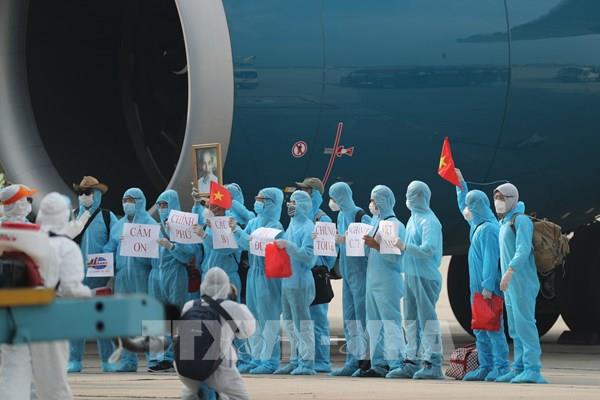 Cận cảnh chuyến bay đặc biệt đón công dân Việt Nam từ Guinea Xích đạo về nước