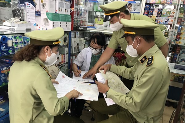 Các cơ sở kinh doanh ký cam kết không lợi dụng dịch bệnh COVID-19 để trục lợi