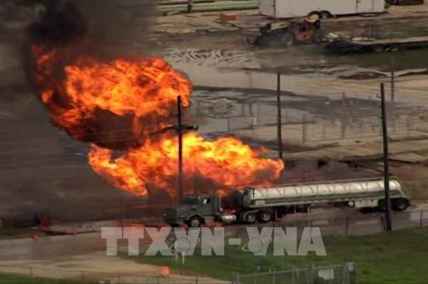 Nổ tại cơ sở khí đốt tự nhiên hóa lỏng ở thành phố Houston