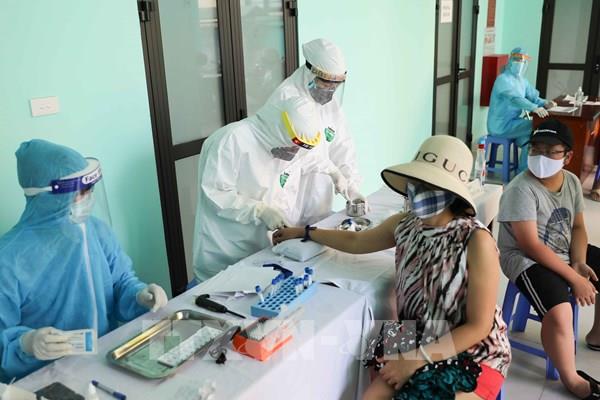 COVID-19: Hà Nội triển khai xét nghiệm nhanh cho công dân từ Đà Nẵng trở về