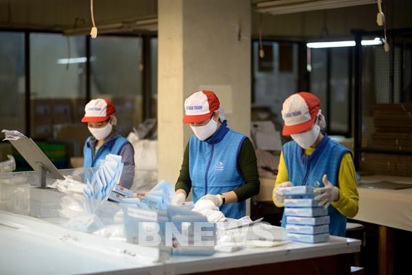 Doanh nghiệp cung ứng đủ khẩu trang vải kháng khuẩn