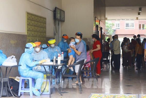 Thành phố Hồ Chí Minh tăng tốc xét nghiệm COVID cho người trở về từ Đà Nẵng