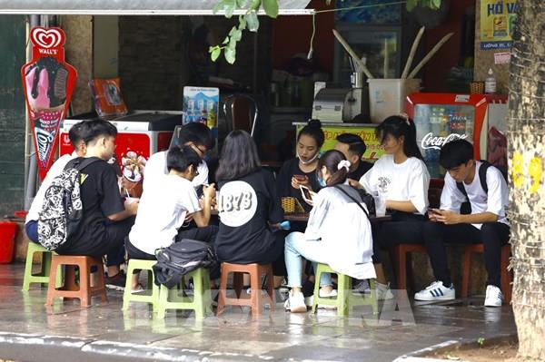 Giới trẻ Thủ đô vẫn chủ quan, lơ là trong thực hiện giãn cách xã hội phòng, chống dịch COVID-19