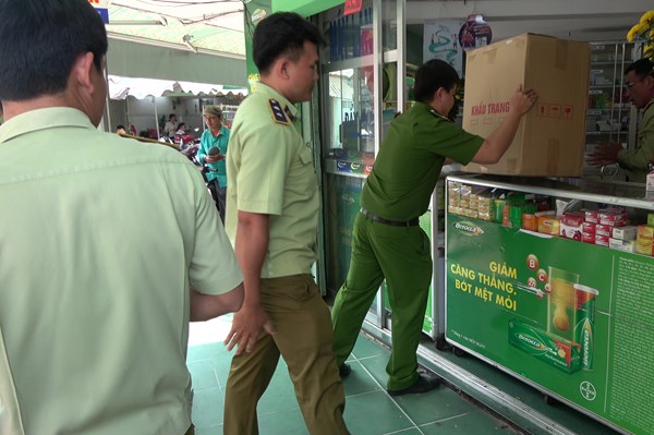 Tạm giữ 7.500 chiếc khẩu trang y tế không có hoá đơn chứng từ