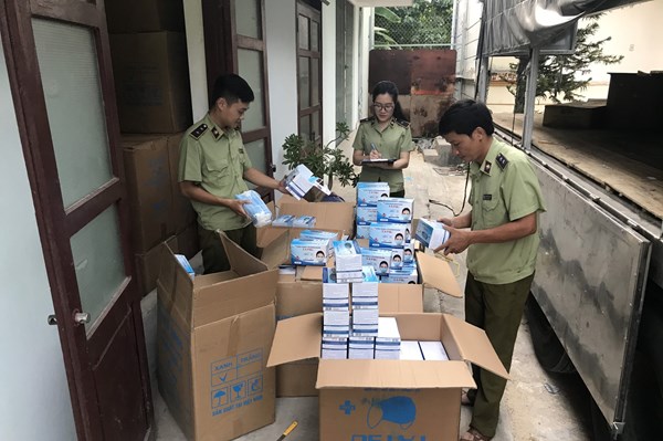 Phát hiện 18.950 hộp khẩu trang y tế không có hoá đơn chứng minh hàng hoá hợp pháp