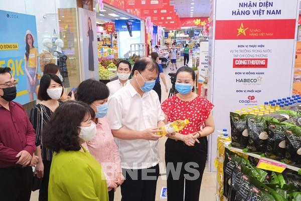 Bộ Công Thương kiểm tra khả năng cung ứng hàng hóa thiết yếu tại siêu thị