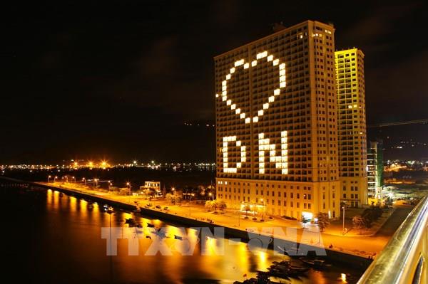 Các khách sạn Đà Nẵng thắp sáng hình trái tim chung tay đẩy lùi dịch COVID-19