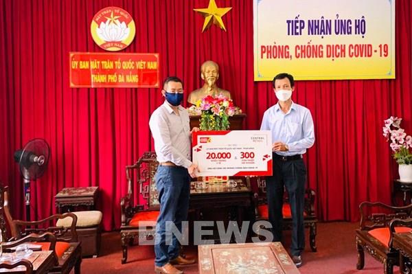 Central Retail trao tặng các bệnh viện ở Đà Nẵng 20.000 khẩu trang y tế