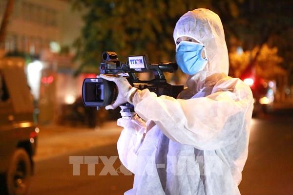 Chuyện nghề của phóng viên giữa tâm dịch Đà Nẵng