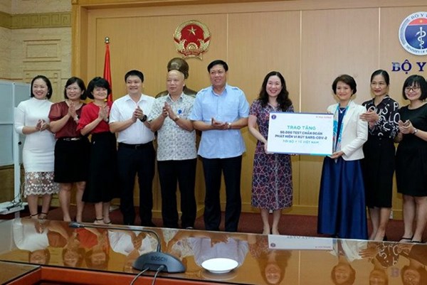 Dịch COVID-19: Bộ Y tế tiếp nhận 50.000 bộ test SARS- CoV-2