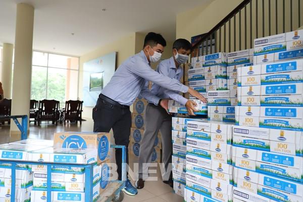 Vinamilk đồng hành cùng “Khúc ruột miền Trung” chống dịch COVID-19