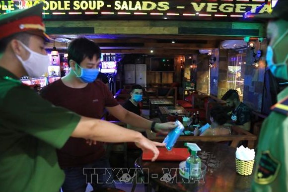 Hà Nội: Xử phạt quán bar hoạt động sai quy định giữa dịch COVID-19