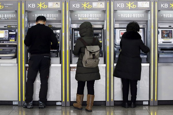 Hàn Quốc: Bốn ngân hàng lớn sử dụng thí điểm thiết bị ATM chung