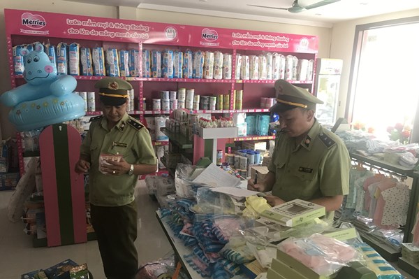 Lạng Sơn: Tạm giữ hơn 100 đơn vị thực phẩm có dấu hiệu nhập lậu 