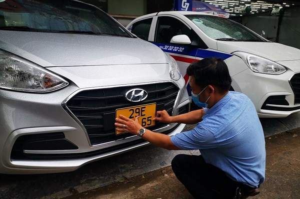 Ba ngày có 467 xe kinh doanh vận tải được cấp, đổi biển số màu vàng