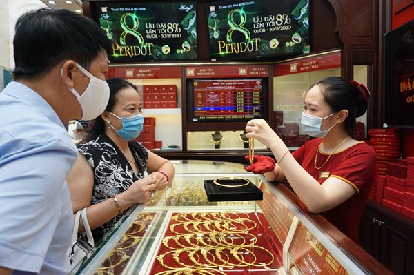 Giá vàng sáng 4/8 giao dịch ở mức 67 triệu đồng/lượng