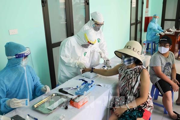 Giám đốc Bệnh viện Phổi TW: Test nhanh âm tính với SARV-CoV-2 cũng không được chủ quan