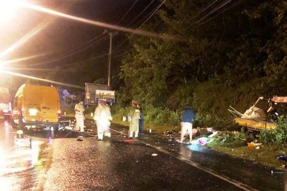 Lâm Đồng: Hai xe tải đâm trực diện làm 3 người  thương vong