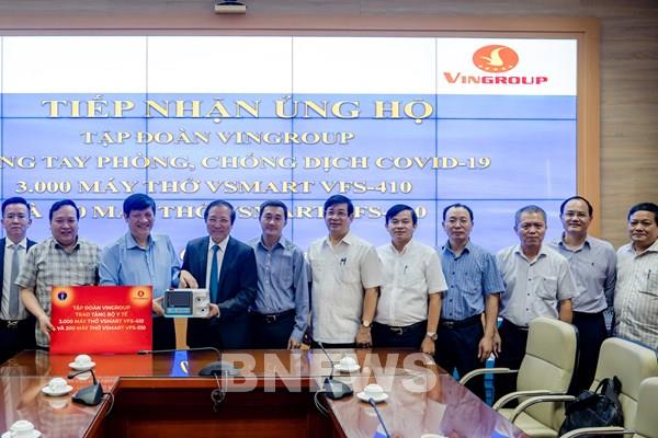 Vingroup tặng 1.700 máy thở và tài trợ hóa chất cho 56.000 xét nghiệm COVID-19