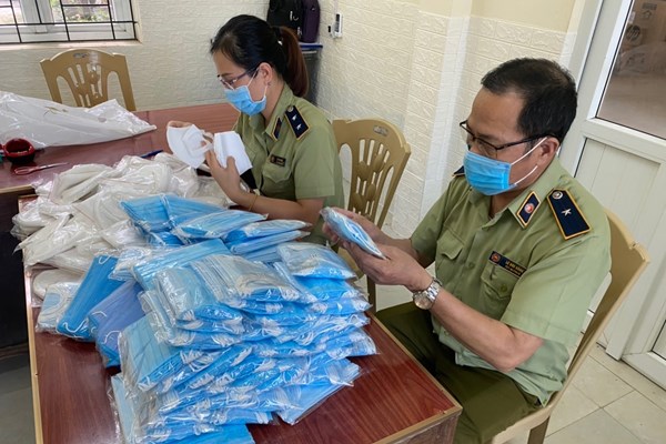 Phát hiện điểm kinh doanh online khẩu trang không rõ nguồn gốc