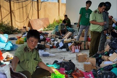 Tạm giữ số lượng lớn khẩu trang, thực phẩm chức năng, hóa mỹ phẩm không hóa đơn chứng từ