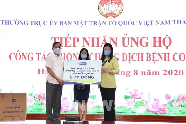 Vinamilk hỗ trợ nguồn lực cho 4 tỉnh, thành chống dịch COVID-19