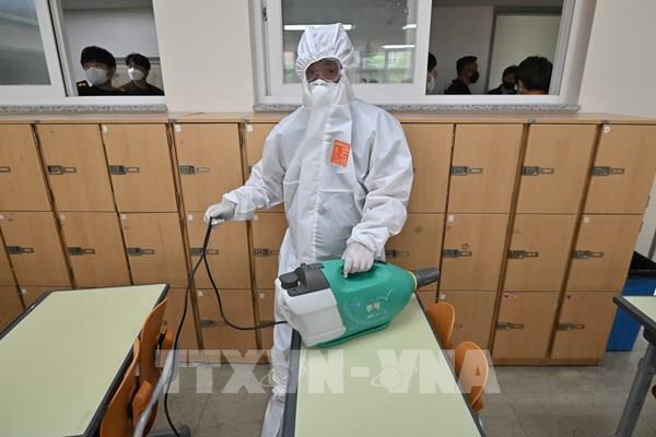 Hàn Quốc lắp phòng kiểm tra thân nhiệt, đèn cực tím tẩy trùng tại bến xe buýt