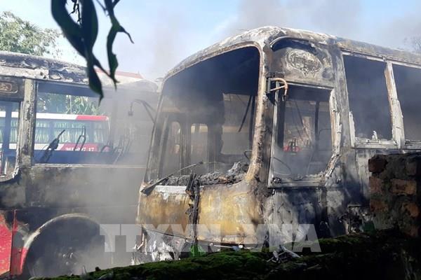 Thanh Hóa: Cháy 6 xe khách tại bãi giữ xe tự phát