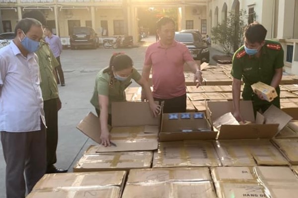 Bắt giữ vụ buôn lậu 64.000 bao thuốc lá điếu nhập lậu nhãn hiệu 555