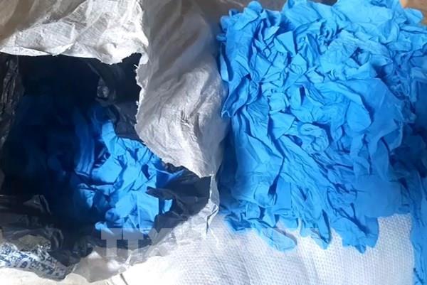 Phát hiện 2,1 triệu găng tay y tế đã qua sử dụng
