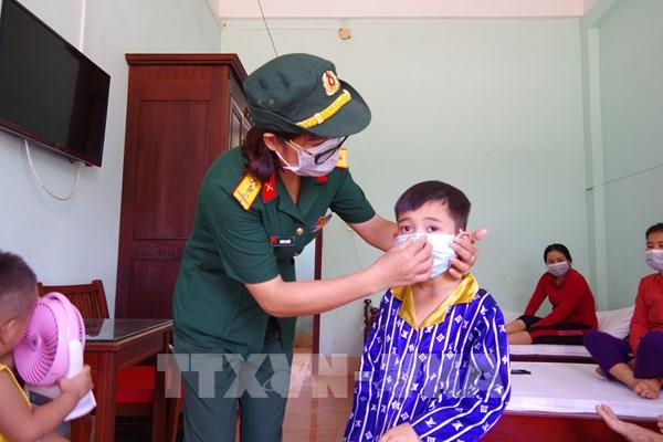 Dịch COVID-19: Ấm áp tình cảm trong Ngôi nhà chung ở khu cách ly