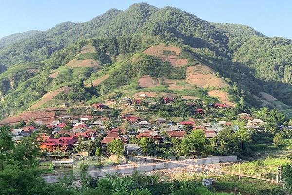 Niềm vui của hộ nghèo vùng biên bên căn nhà mới