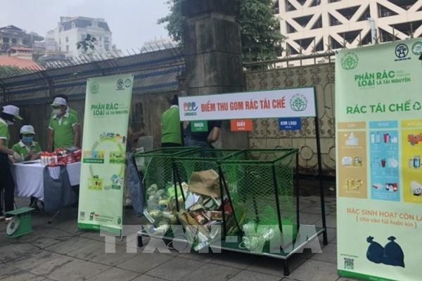 Hà Nội: Thực hiện thí điểm chương trình đổi rác lấy quà