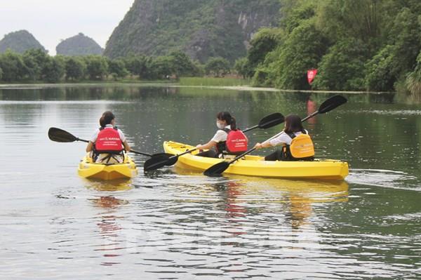 Khai trương tour dịch vụ chèo thuyền Kayak ở Tràng An
