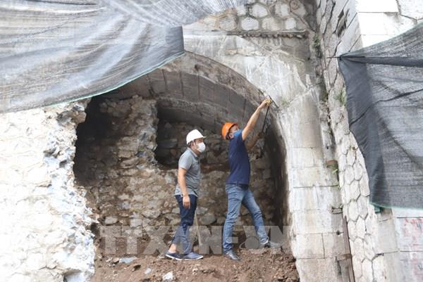 Hà Nội đục thí điểm 5 vòm cầu đường sắt phía Nam cầu Long Biên