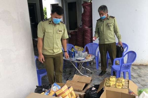 Tạm giữ 2.243 sản phẩm mỹ phẩm có dấu hiệu vi phạm