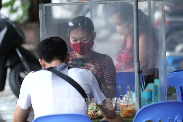 Các cơ sở kinh doanh dịch vụ ăn uống ở Hà Nội thực hiện giãn cách Từ 0 giờ ngày 19/8/2020