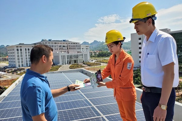 Làm gì để thúc đẩy phát triển điện mặt trời mái nhà?