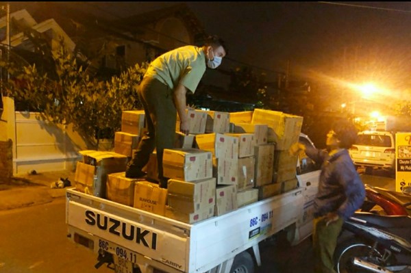 Phát hiện hàng hóa không rõ nguồn gốc ở cửa hàng kinh doanh online 