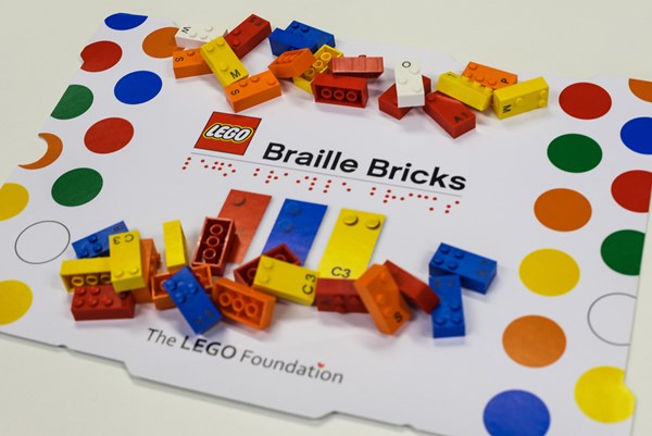 Hãng đồ chơi Lego cho ra mắt bộ xếp hình dành cho người khiếm thị