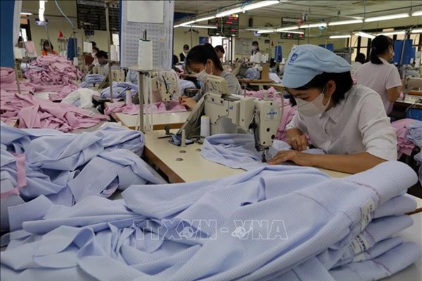 Ngành may mặc Trung Quốc ghi nhận doanh thu và lợi nhuận sụt giảm trong nửa đầu năm 2020