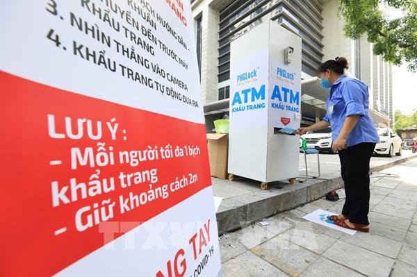Hà Nội bắt đầu triển khai Cây ATM phát khẩu trang miễn phí cho người dân
