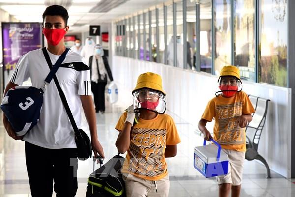 Người dân Syria thêm cá tính cho "thời trang bảo hộ" mùa COVID-19