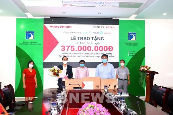 Nguyễn Kim trao tặng 200 Laptop cho học sinh có hoàn cảnh khó khăn