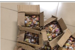 Tạm giữ nhiều bánh trung thu không có hóa đơn chứng từ