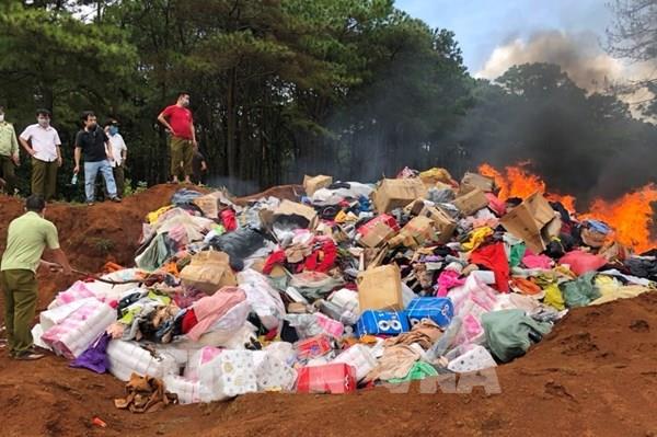 Gia Lai tiêu hủy hơn 10 tấn hàng giả, không rõ nguồn gốc