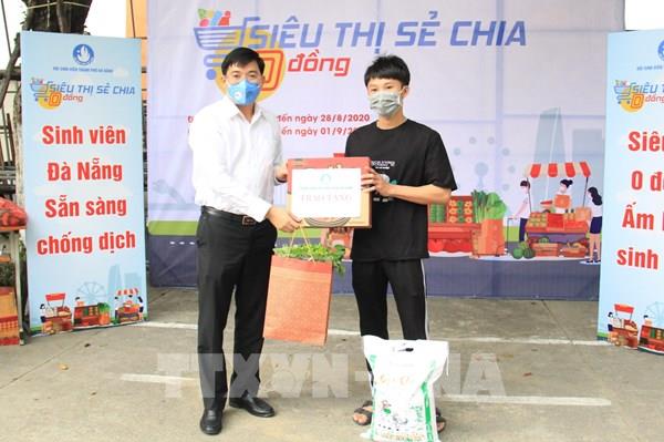 “Siêu thị sẻ chia 0 đồng” hỗ trợ sinh viên khó khăn tại Đà Nẵng