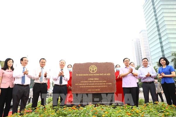 Thông xe cầu vượt nút giao đường Hoàng Quốc Việt - Nguyễn Văn Huyên