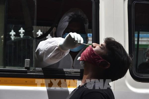 Ấn Độ có số ca nhiễm mới COVID-19 trong một ngày cao nhất thế giới